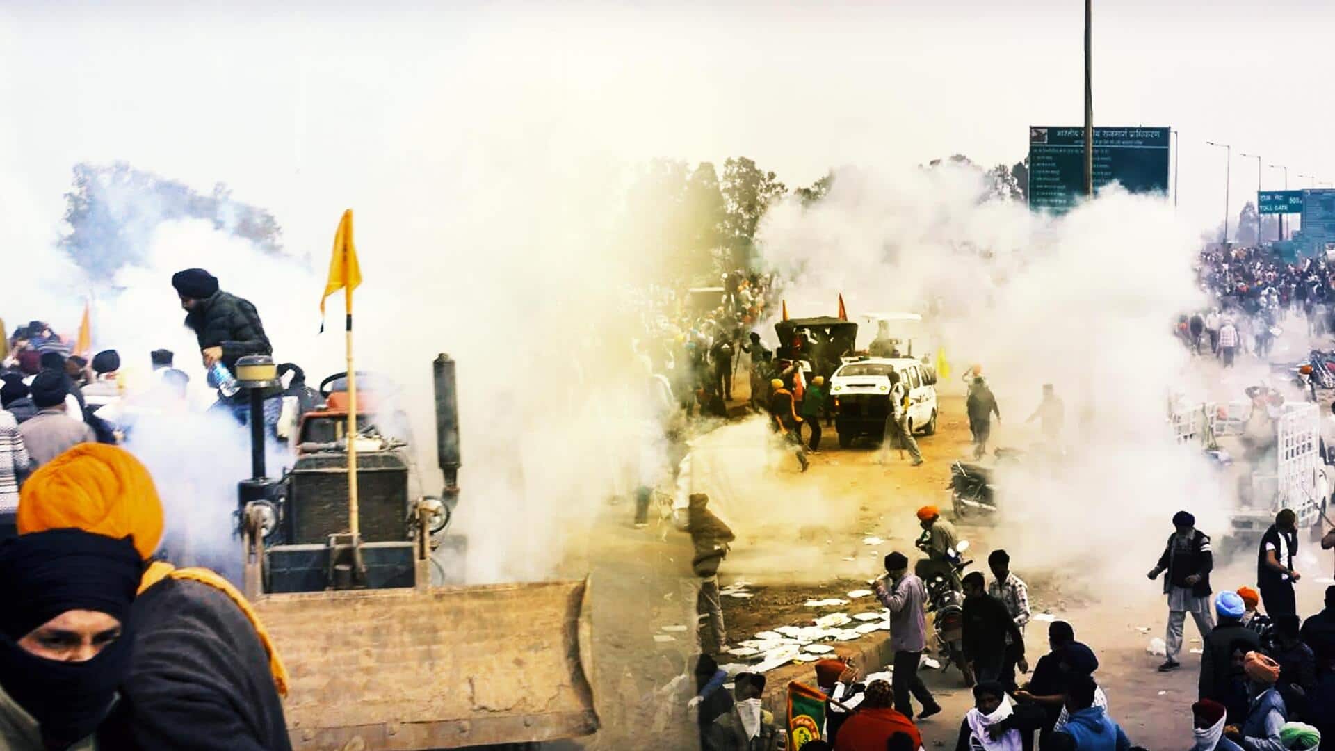 किसानों के 'दिल्ली मार्च' का दूसरा दिन, शंभू बॉर्डर पर फिर बरसे आंसू गैस के गोले
