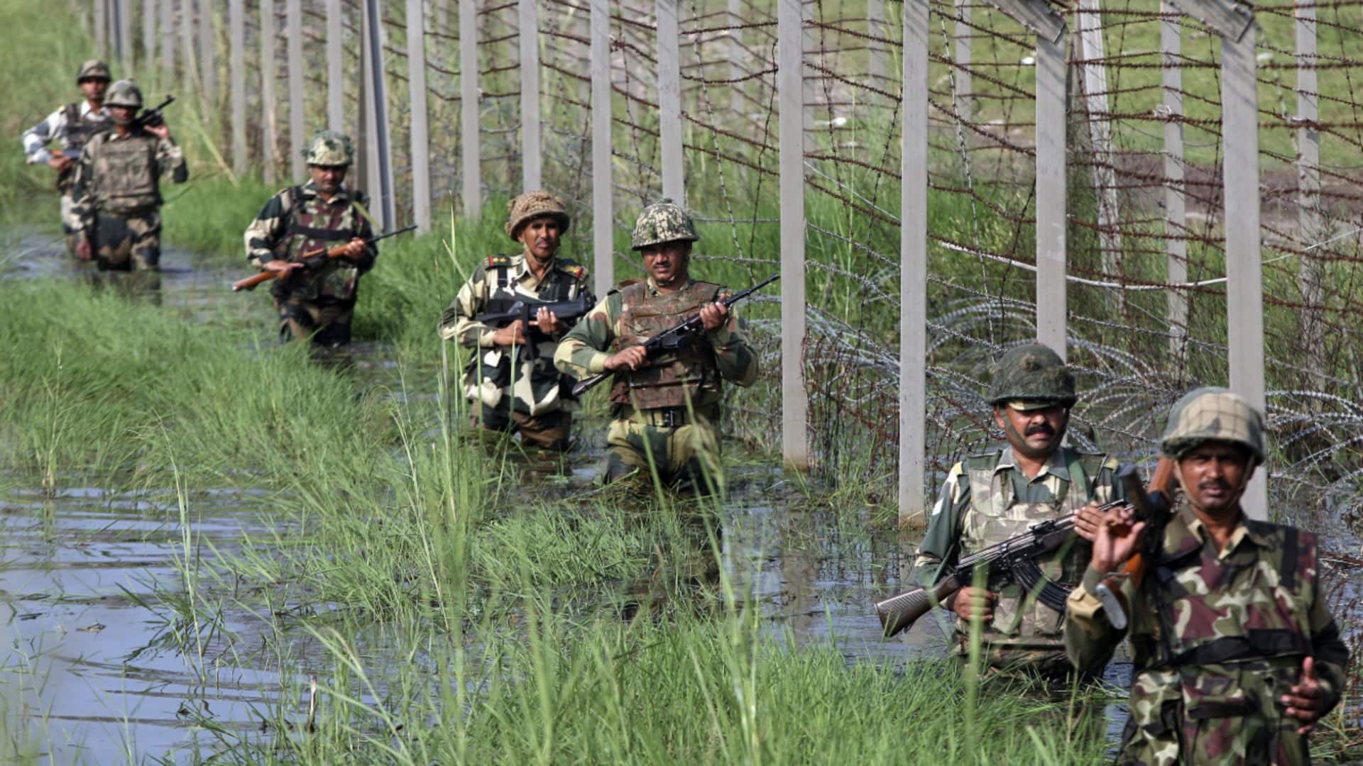 पाकिस्तान ने लगातार 10वें दिन किया सीजफायर उल्लंघन, राजस्थान सीमा पर पकड़ा गया पाकिस्तानी रेंजर पाकिस्तान ने लगातार 10वें दिन किया सीजफायर उल्लंघन, राजस्थान सीमा पर पकड़ा गया पाकिस्तानी रेंजर