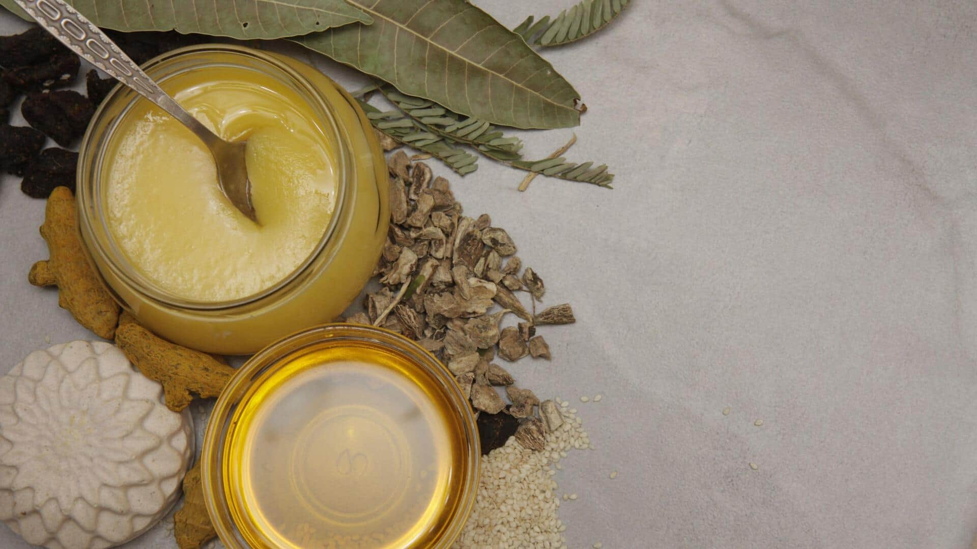 त्वचा के लिए जादुई उत्पाद साबित होगा घी, इन तरीकों से करें देखभाल के लिए इस्तेमाल 