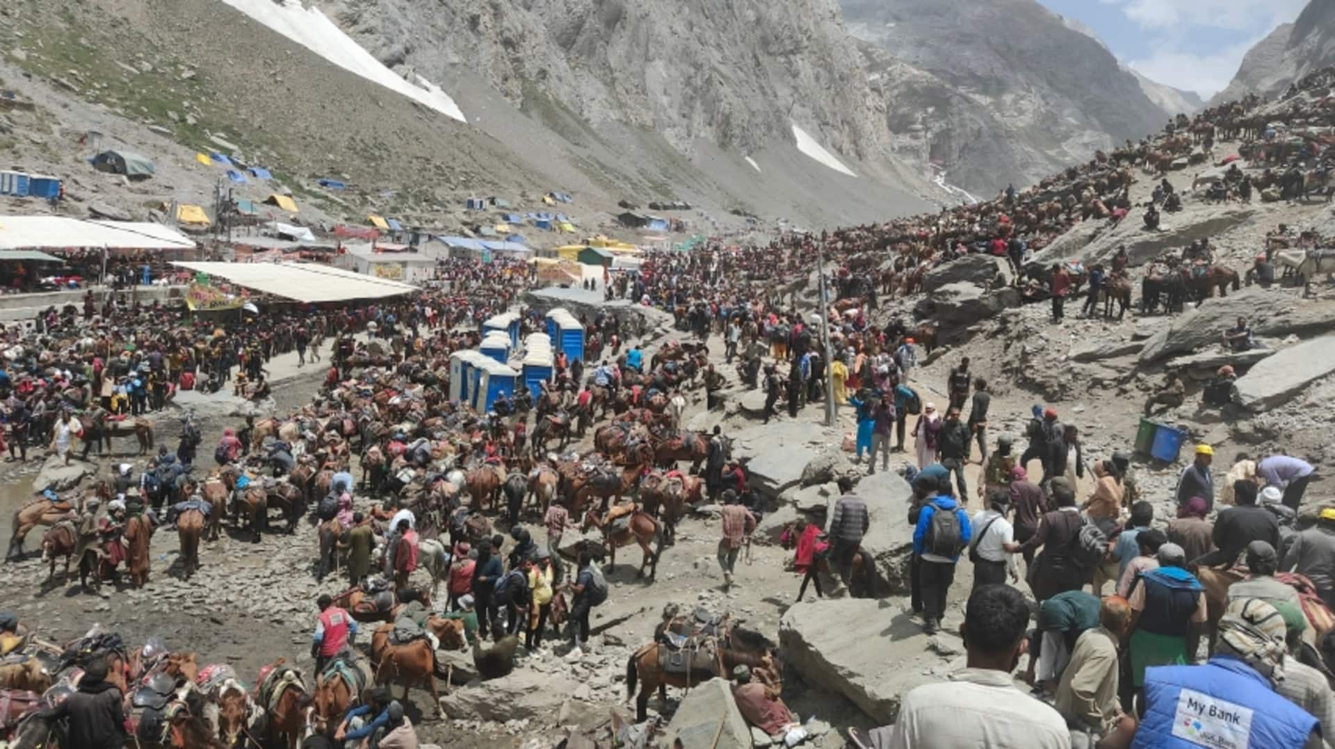 जम्मू-कश्मीर में लगातार हो रही बारिश के कारण अमरनाथ यात्रा एक दिन के लिए स्थगित जम्मू-कश्मीर में लगातार हो रही बारिश के कारण अमरनाथ यात्रा एक दिन के लिए स्थगित