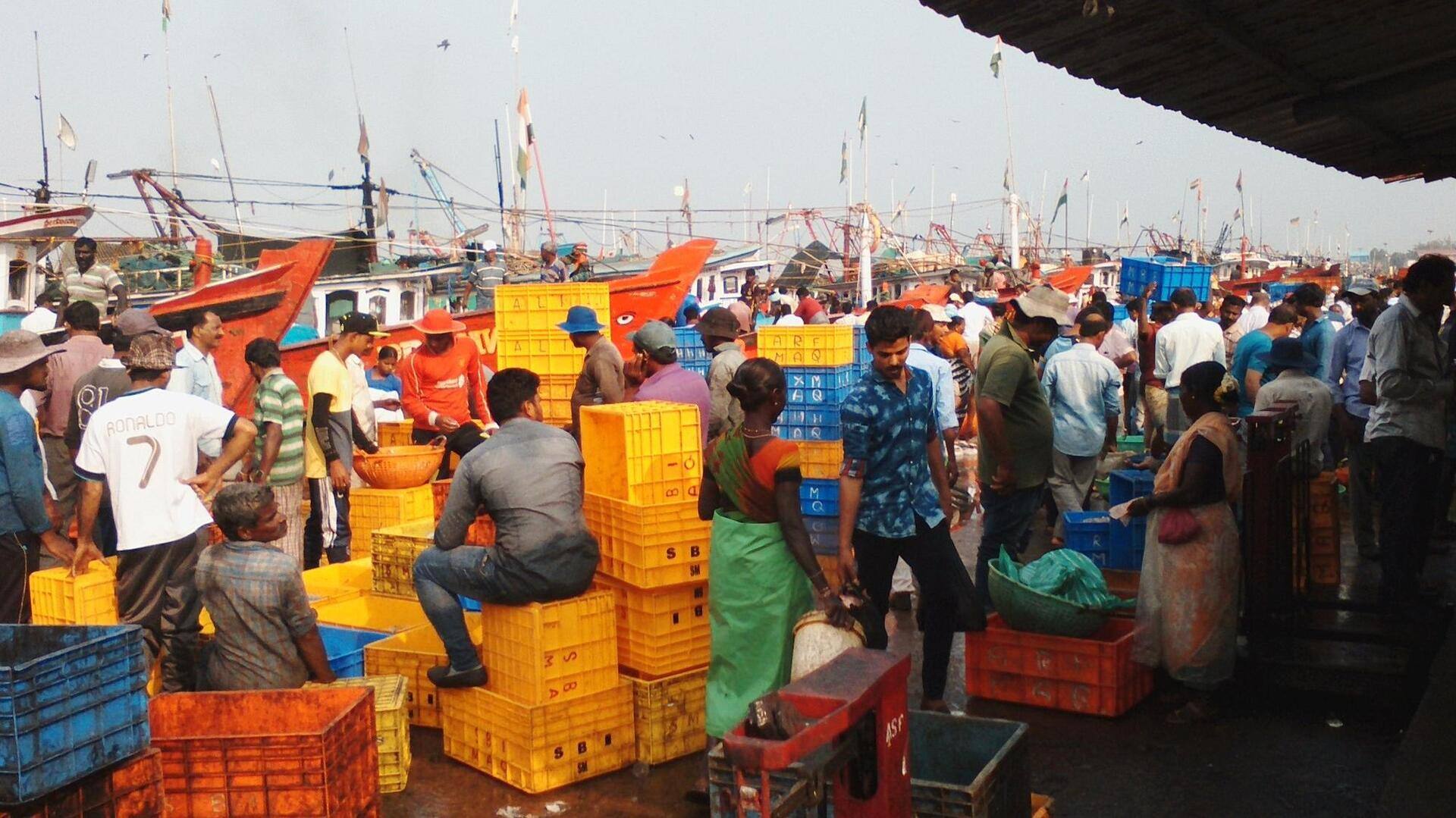 कर्नाटक: मंगलुरु के मछली बंदरगाह पर ईद की छुट्टी पर विवाद, VHP का पोस्टर पर सवाल