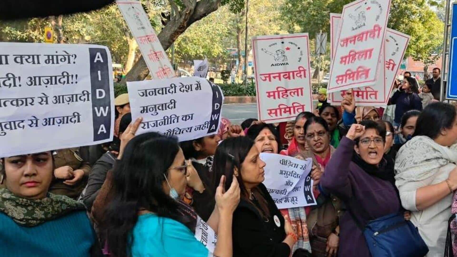 दिल्ली: कुलदीप सिंह सेंगर के विरोध और समर्थन में जंतर-मंतर पर प्रदर्शन, बढ़ा विवाद 