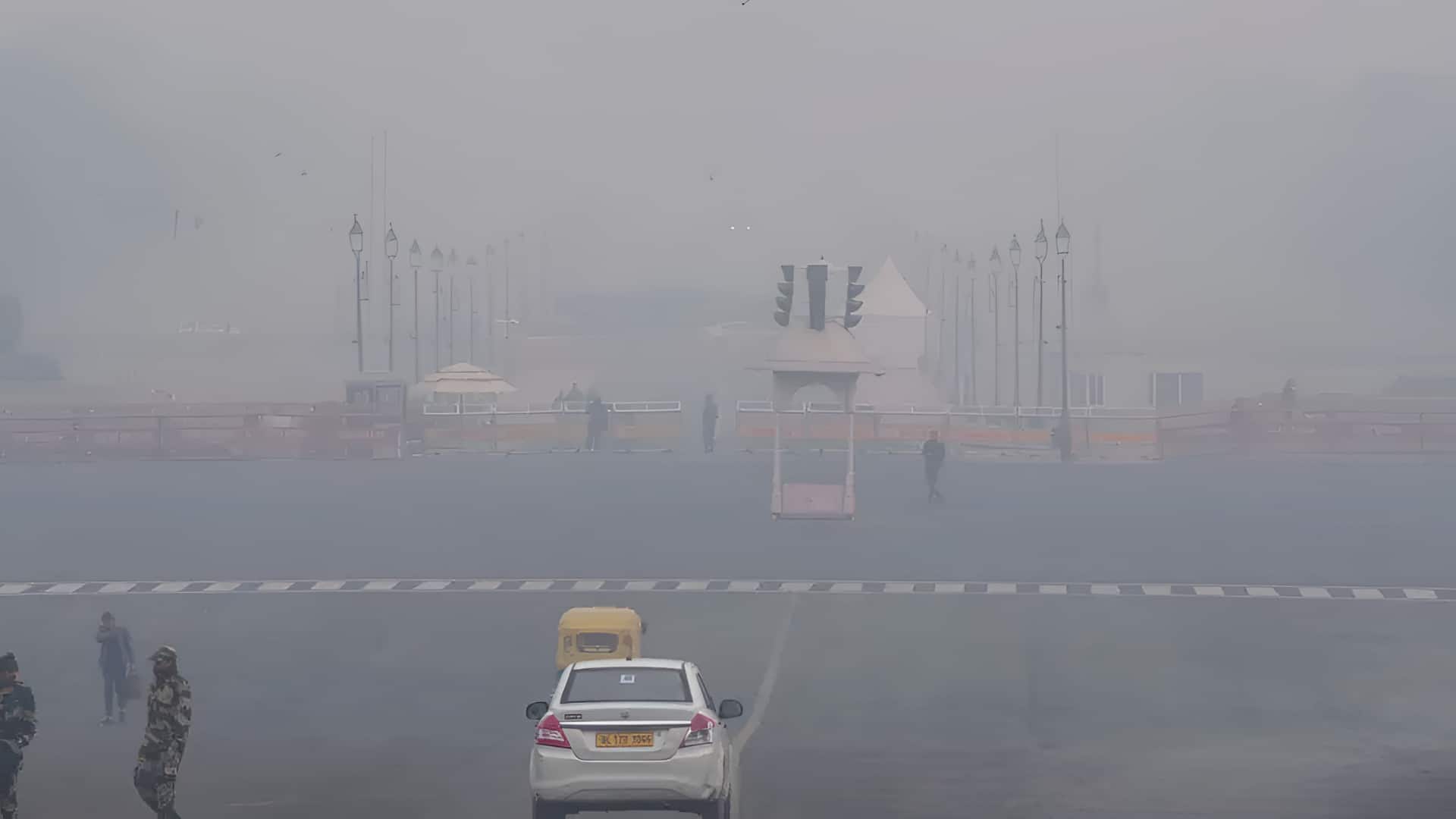 भीषण ठंड के साथ भंयकर कोहरे की चपेट में उत्तर भारत, जानिए आपके शहर का मौसम 