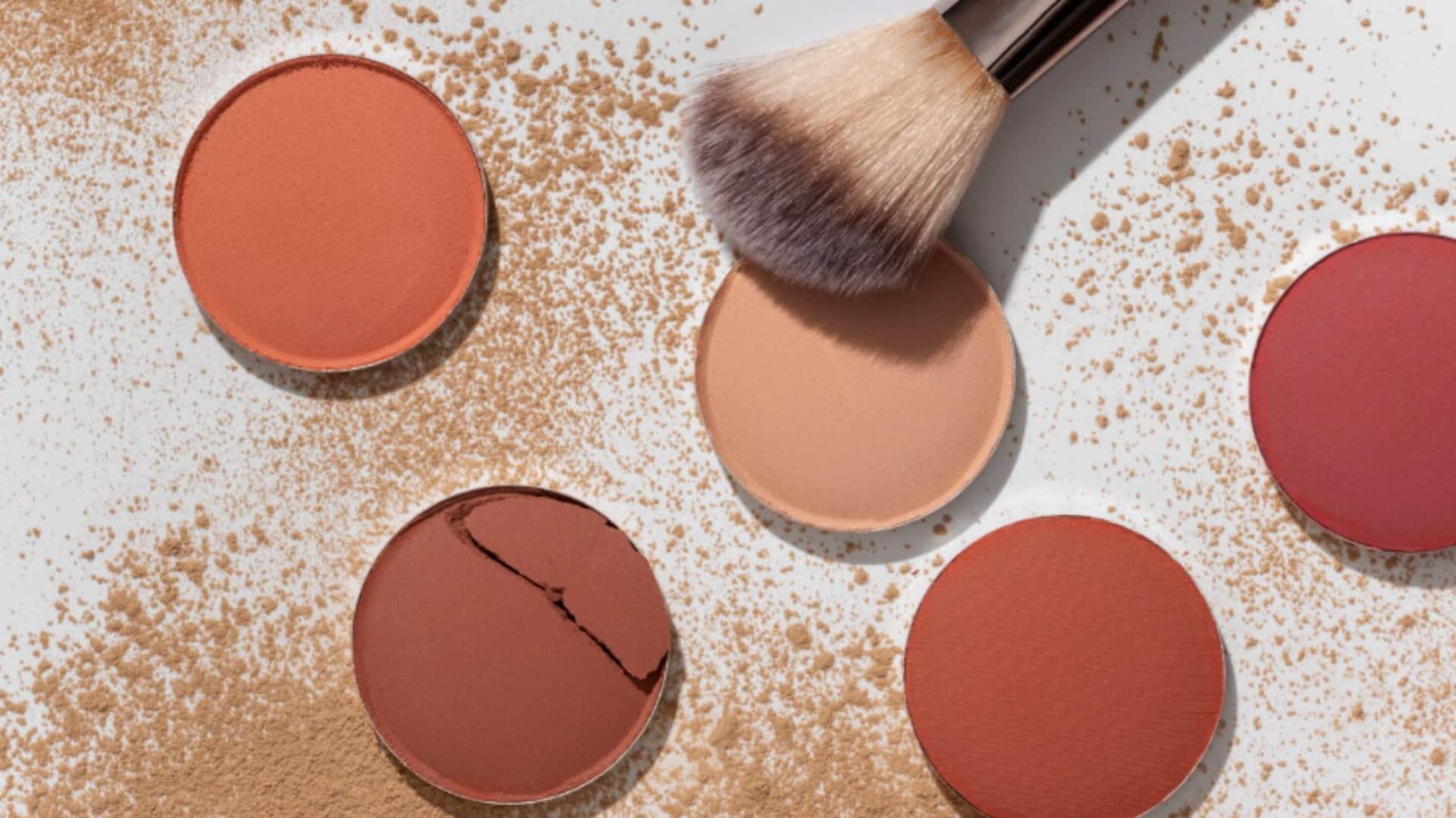 सांवली त्वचा वाली महिलाएं चुन सकती हैं इन 5 रंगों वाले ब्लश, लगेंगी बेहद खूबसूरत