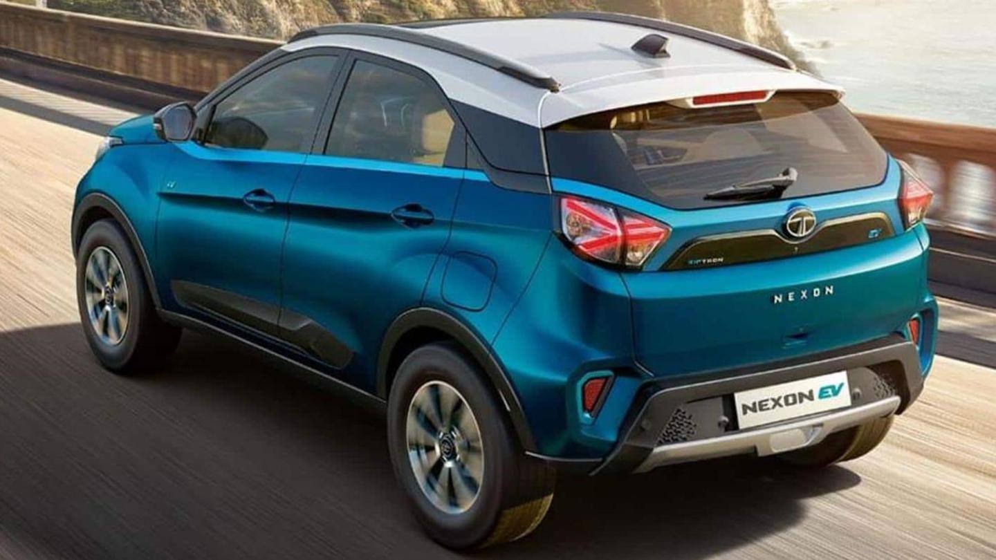 7.0-इंच का टचस्क्रीन दिया गया है SUV में 7.0-इंच का टचस्क्रीन दिया गया है SUV में
