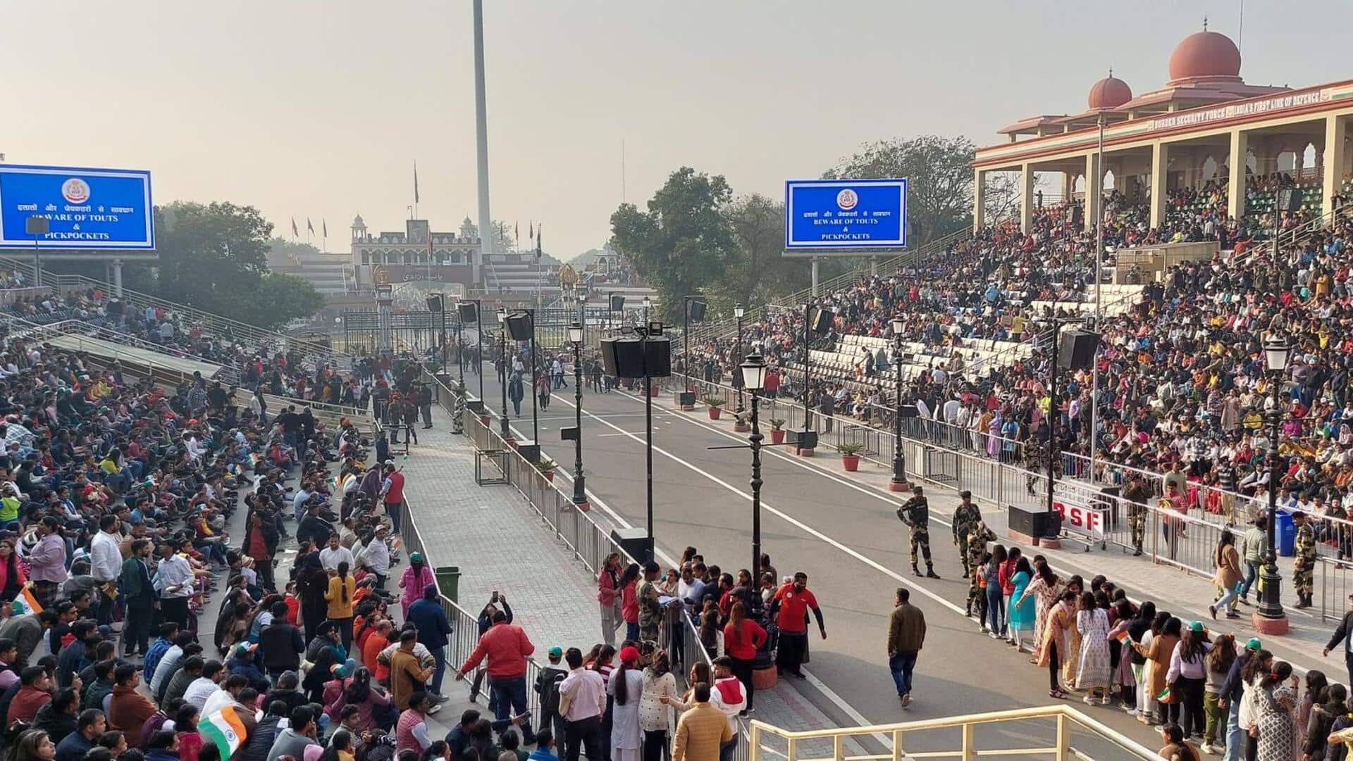 अटारी-बाघा बॉर्डर पर पाकिस्तान ने अपने नागरिकों को वापस लेने से मना किया- रिपोर्ट अटारी-बाघा बॉर्डर पर पाकिस्तान ने अपने नागरिकों को वापस लेने से मना किया- रिपोर्ट