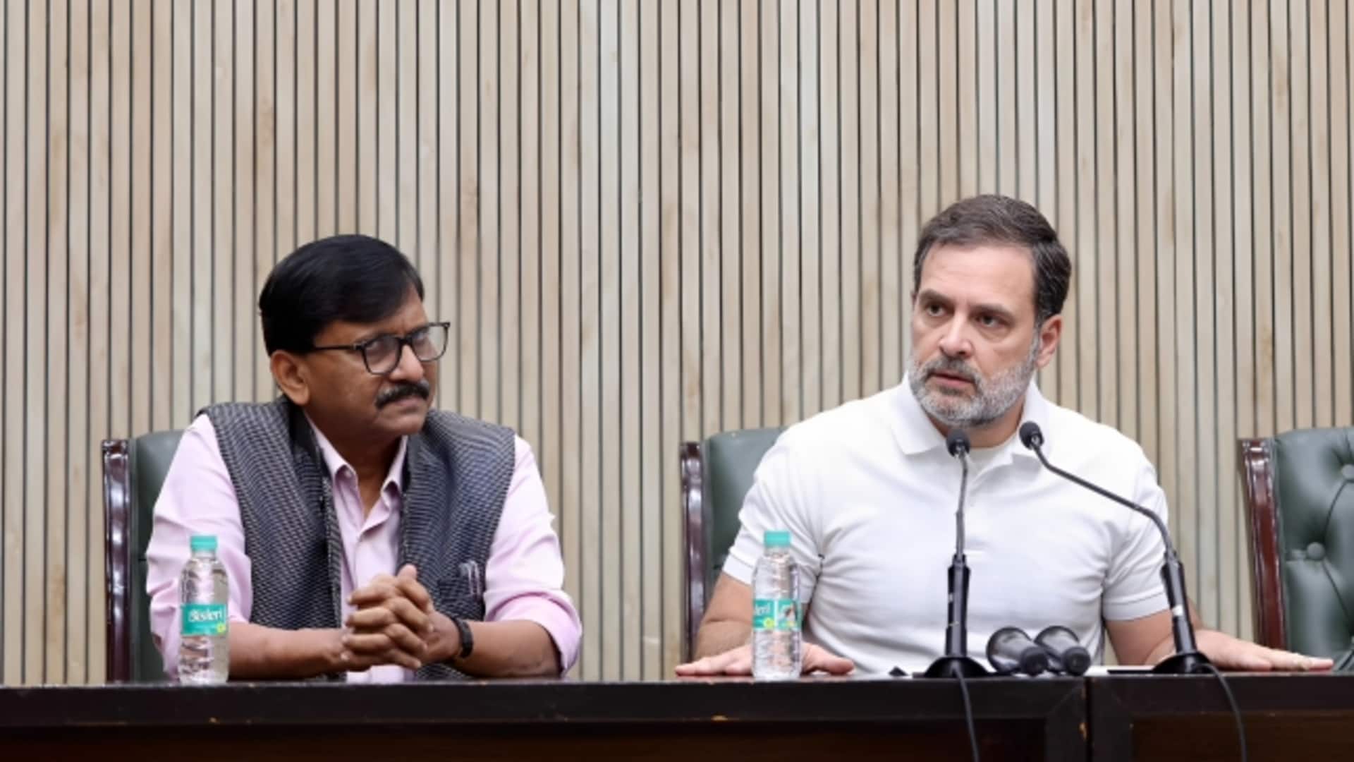 संजय राउत ने राहुल गांधी से फोन पर बात की, BMC चुनाव साथ लड़ने की अपील