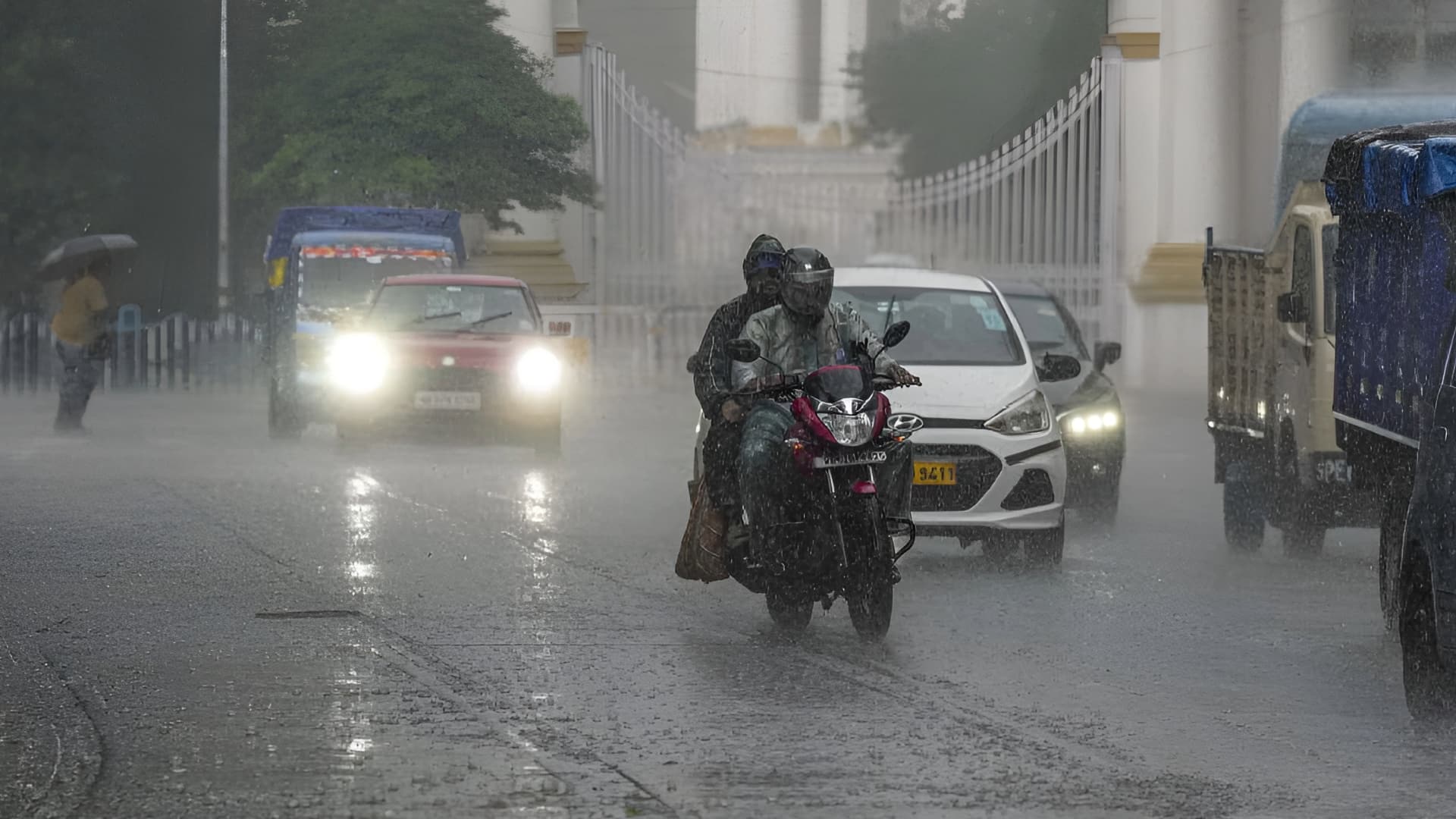 अगले 72 घंटों में बरसेगी आफत की बारिश, मौसम विभाग का इन राज्यों में अलर्ट