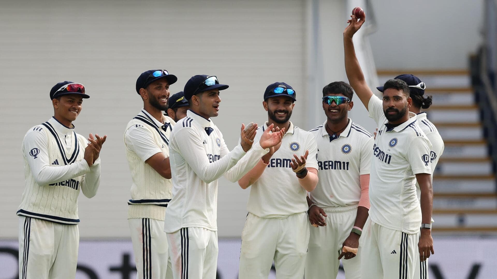 टेस्ट क्रिकेट: मोहम्मद सिराज ने पहली बार इंग्लैंड के खिलाफ लिया 5 विकेट हॉल, जानिए आंकड़े टेस्ट क्रिकेट: मोहम्मद सिराज ने पहली बार इंग्लैंड के खिलाफ लिया 5 विकेट हॉल, जानिए आंकड़े