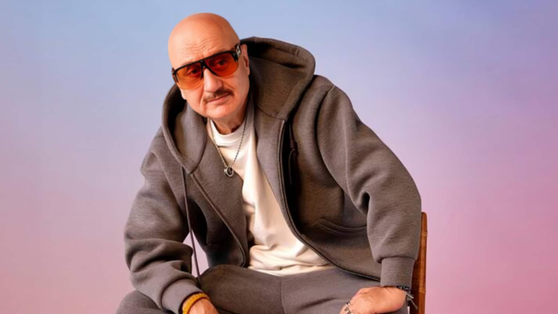 अनुपम खेर का तंज, कहा- मैं एक्टिंग में सबका 'बाप' हूं, लेकिन इन्हें नजर नहीं आता