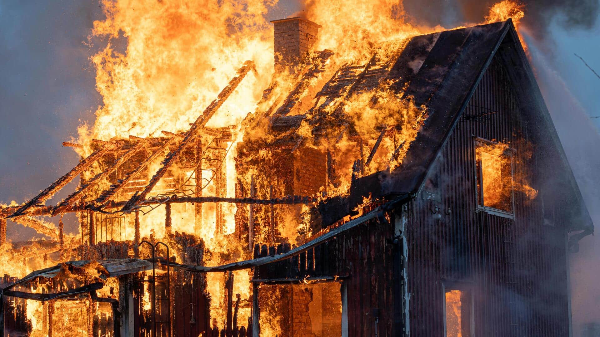 बांग्लादेश के सिलहट में हिंदू शिक्षक के घर में आग लगी, परिवार को लोग सुरक्षित