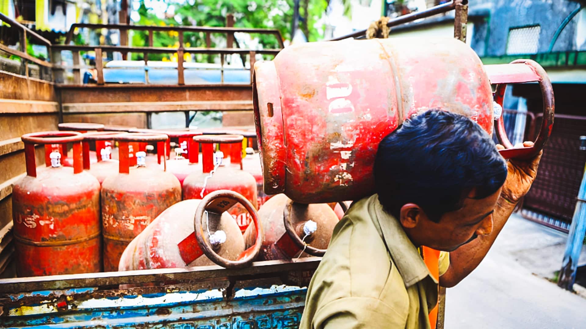 LPG का थोड़ा संकट, लेकिन आपूर्ति बाधित नहीं- पेट्रोलियम मंत्रालय