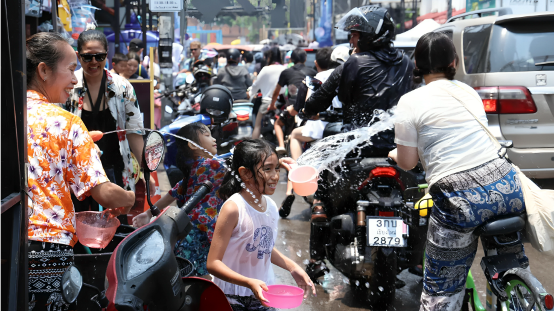 क्या है थाईलैंड में 'पानी की लड़ाई', जिसमें 191 लोगों की हुई मौत?