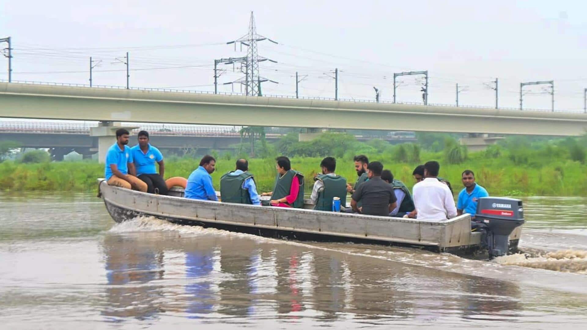 दिल्ली: तेजी से बढ़ रहा यमुना का जलस्तर, बाढ़ग्रस्त इलाकों में धारा 144 लागू की गई