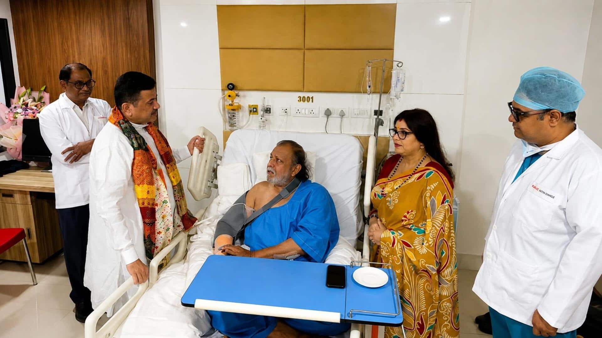 मिथुन चक्रवर्ती अस्पताल में भर्ती, हुई सर्जरी; हाल-चाल जानने पहुंचे मुख्यमंत्री सुवेंदु अधिकारी