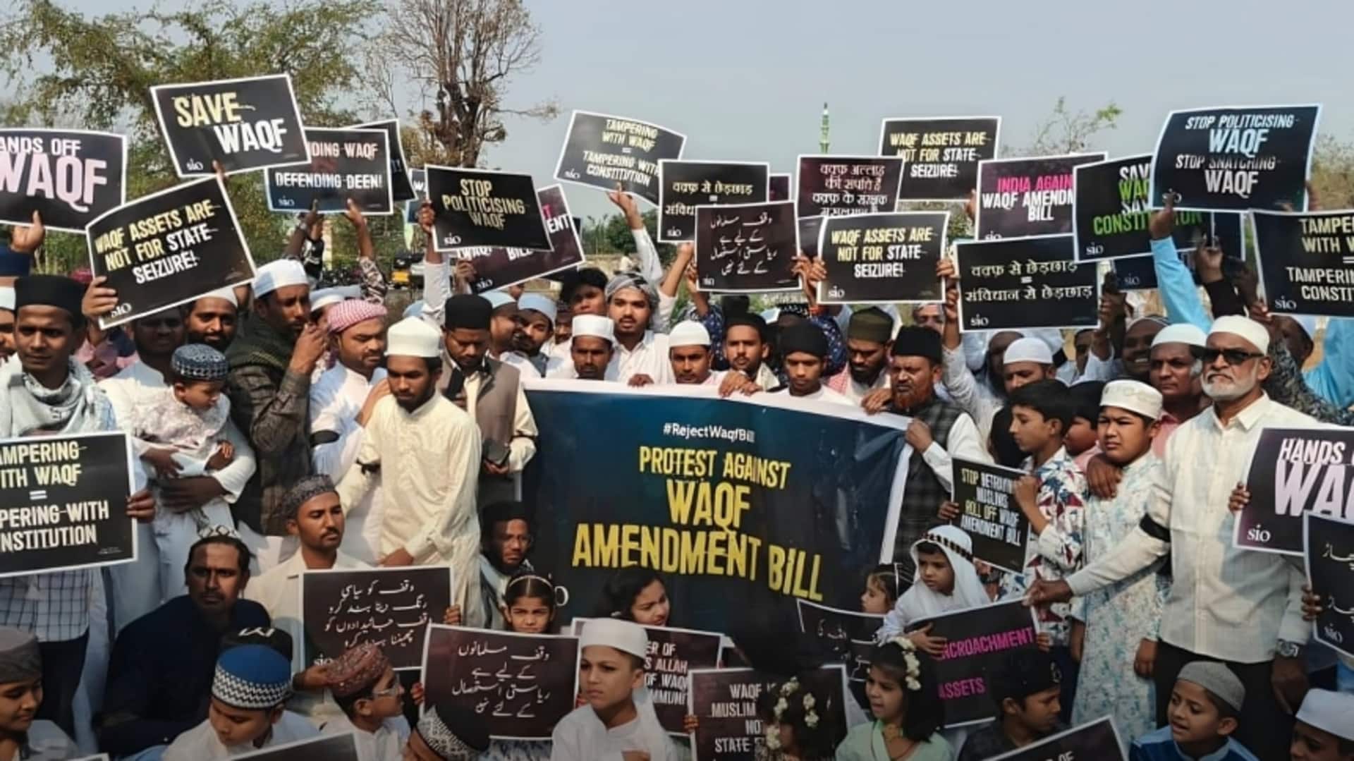 सुप्रीम कोर्ट में वक्फ अधिनियम पर सुनवाई; CJI बोले- यह संवैधानिकता का मामला, ठोस सबूत लाएं सुप्रीम कोर्ट में वक्फ अधिनियम पर सुनवाई; CJI बोले- यह संवैधानिकता का मामला, ठोस सबूत लाएं
