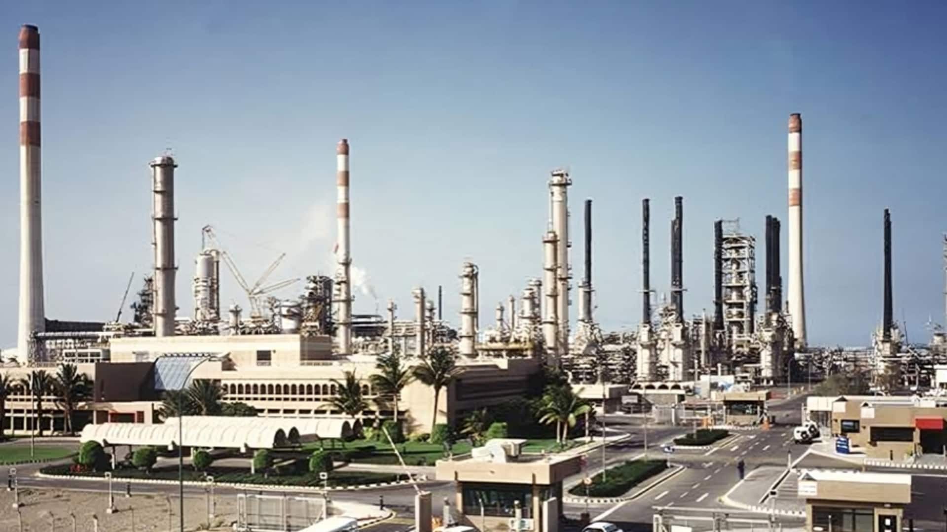 कुवैत की दूसरी तेल रिफाइनरी पर भी हमला, सऊदी अरब की आरामको को भी बनाया निशाना