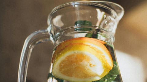 एक गिलास पानी में करी पत्ते और नींबू मिलाकर करें सेवन, आपको मिल जाएंगे ये फायदे