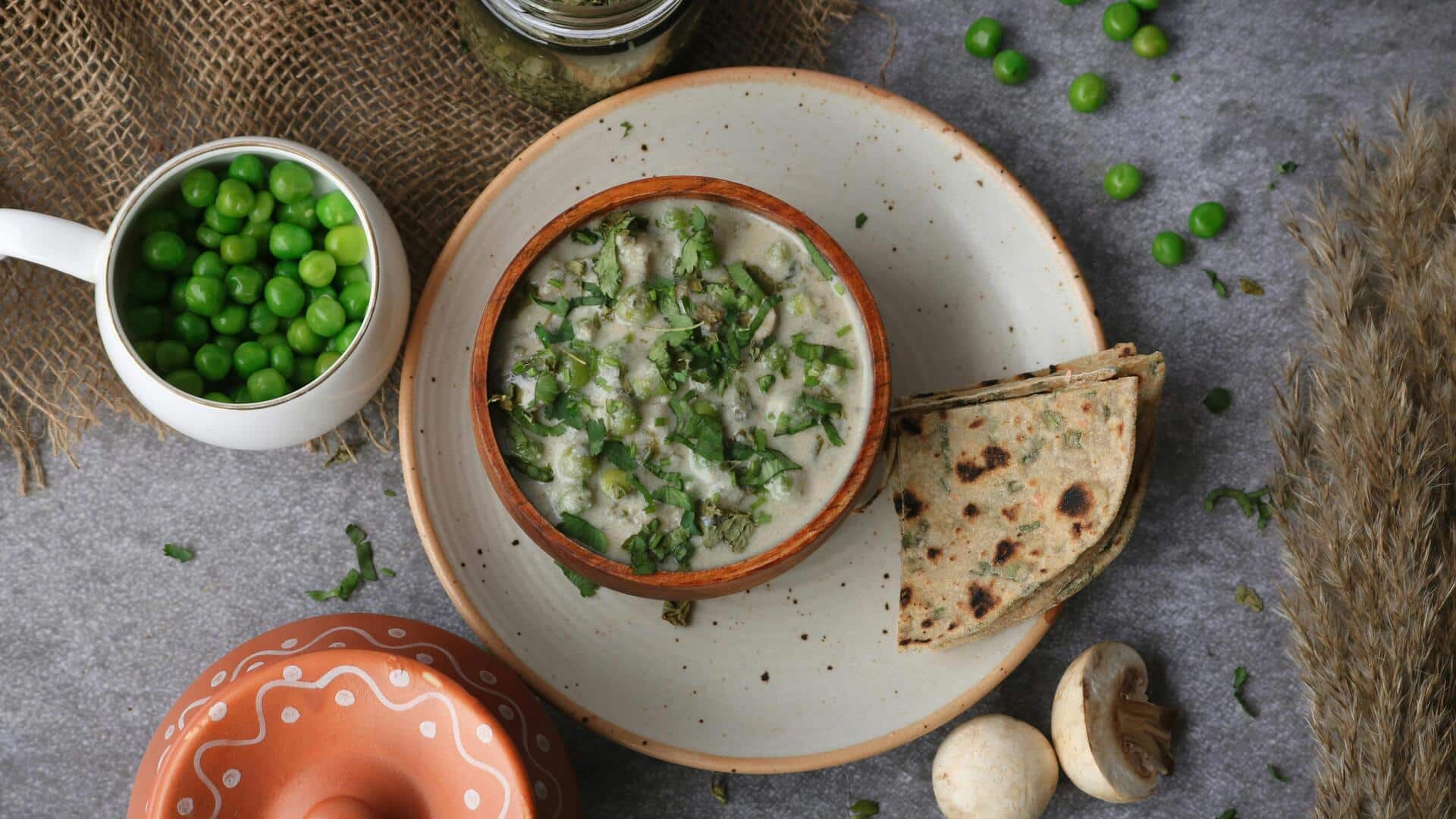 मटर को साधारण तरीके से खा कर हो गए हैं बोर? इससे बनाएं ये लजीज पकवान