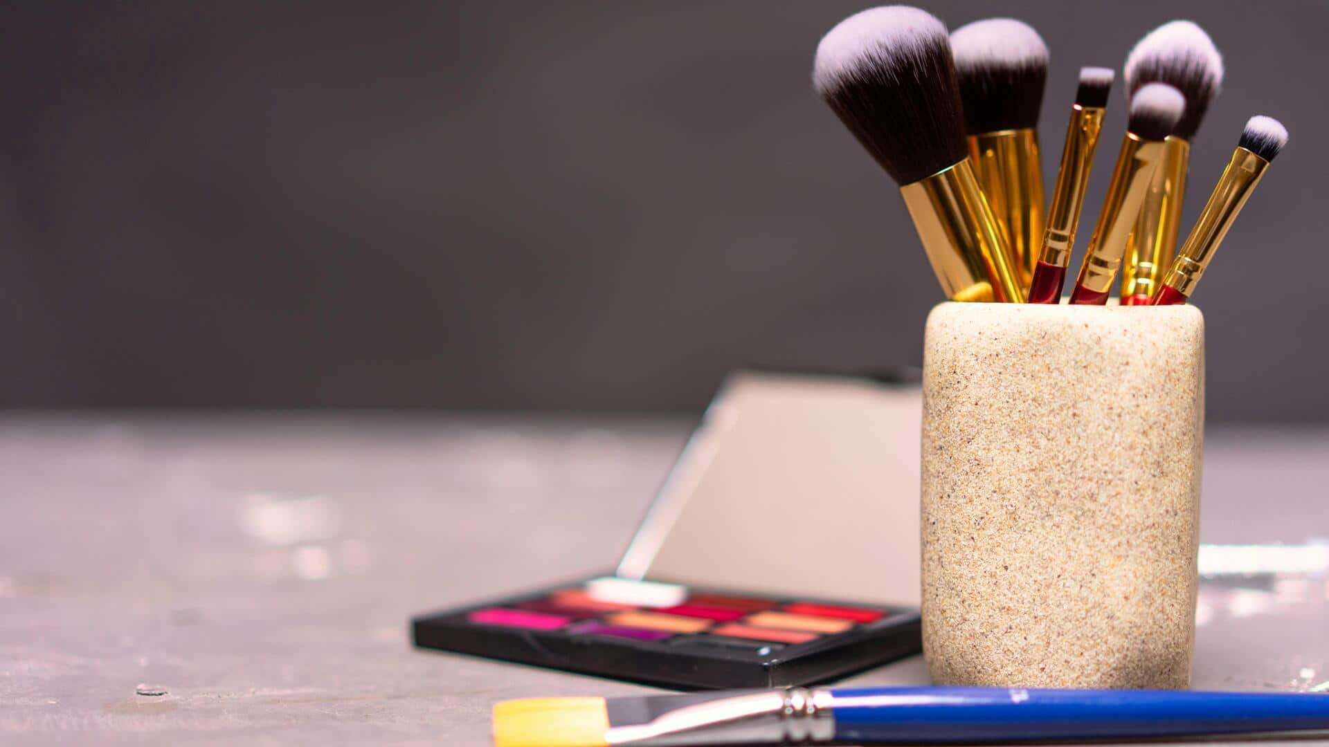 मेकअप प्रोडक्ट्स को व्यवस्थित करने के लिए आजमाएं ये 5 आसान और प्रभावी तरीके