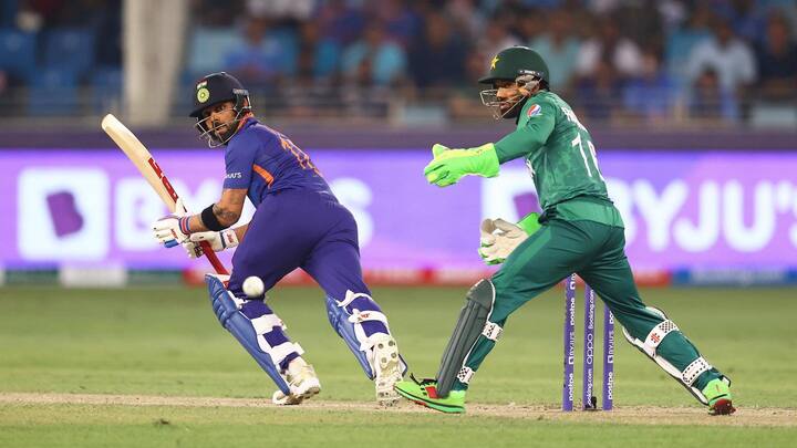 टी-20 विश्व कप, भारत बनाम पाकिस्तान: कोहली ने लगाया अर्धशतक, पाकिस्तान को मिला 152 का लक्ष्य