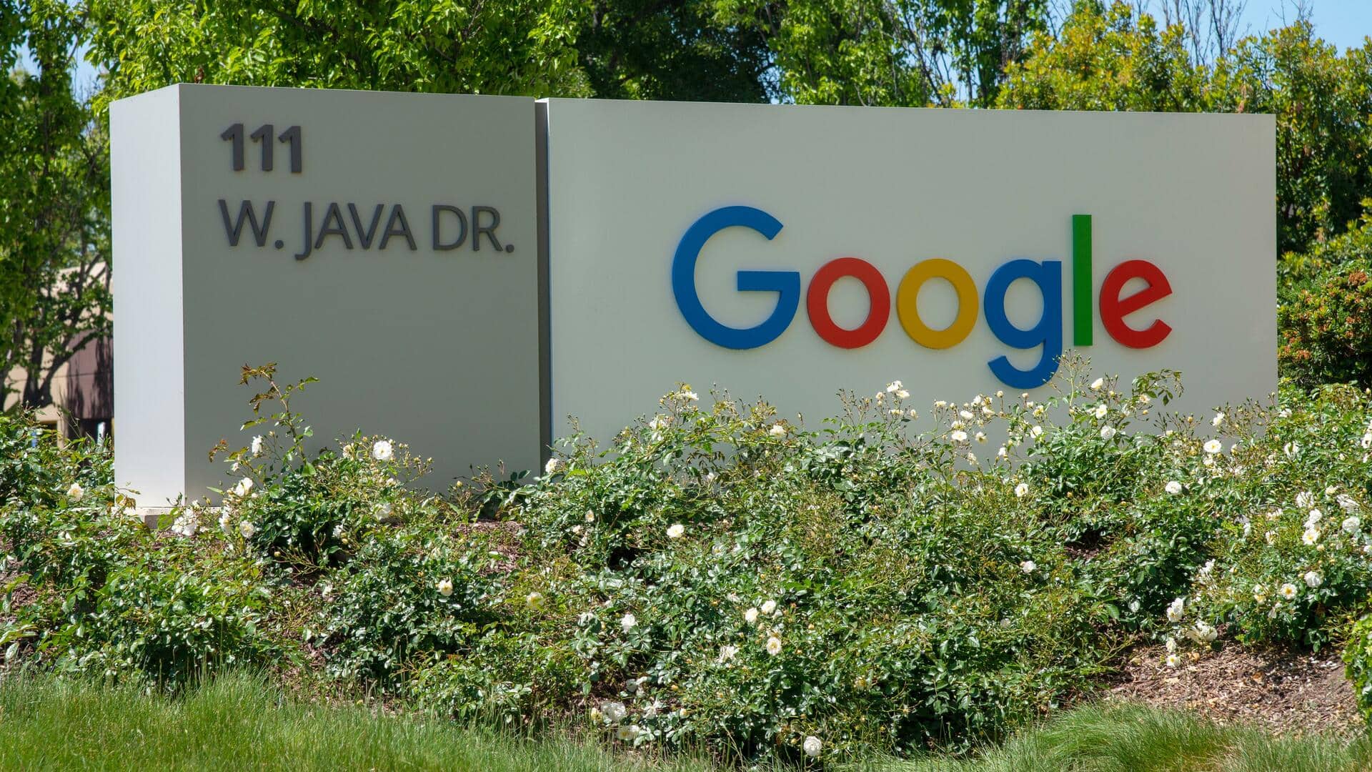 गूगल अपने कर्मचारियों को नहीं देगी मुफ्त स्नैक्स और अन्य सेवाएं, खर्च में कटौती है लक्ष्य