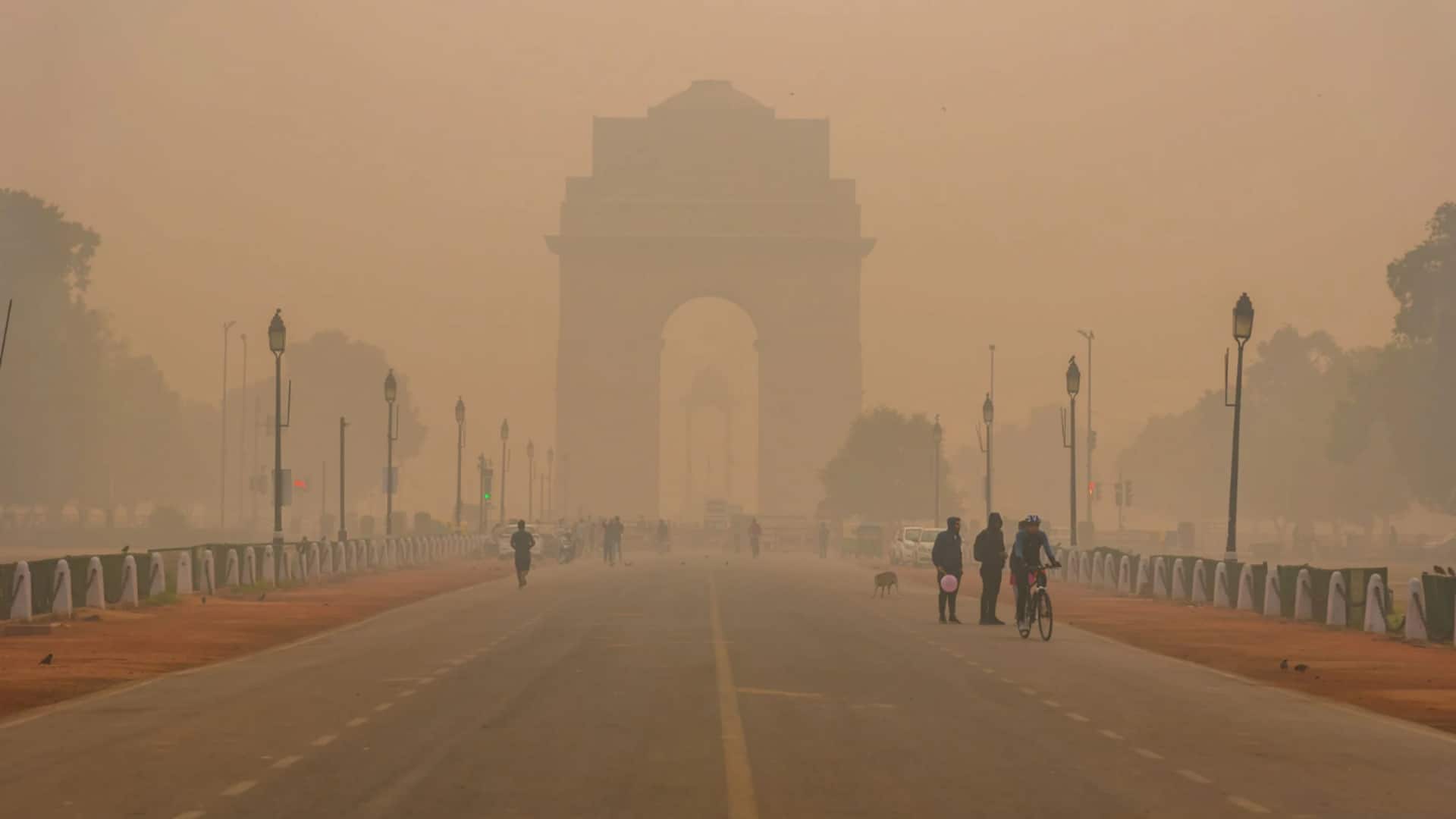 दिल्ली में लगातार जहरीली हो रही हवा, कुछ इलाकों में AQI गंभीर श्रेणी में पहुंचा दिल्ली में लगातार जहरीली हो रही हवा, कुछ इलाकों में AQI गंभीर श्रेणी में पहुंचा