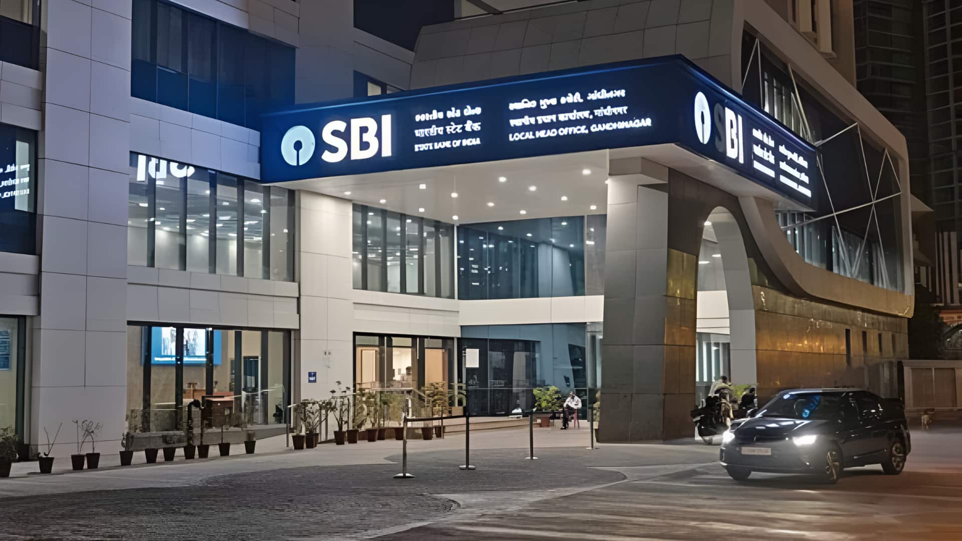 SBI और इसकी सहायक कंपनी NSE में बेचेंगी एक फीसदी हिस्सेदारी, अध्यक्ष ने दी जानकारी