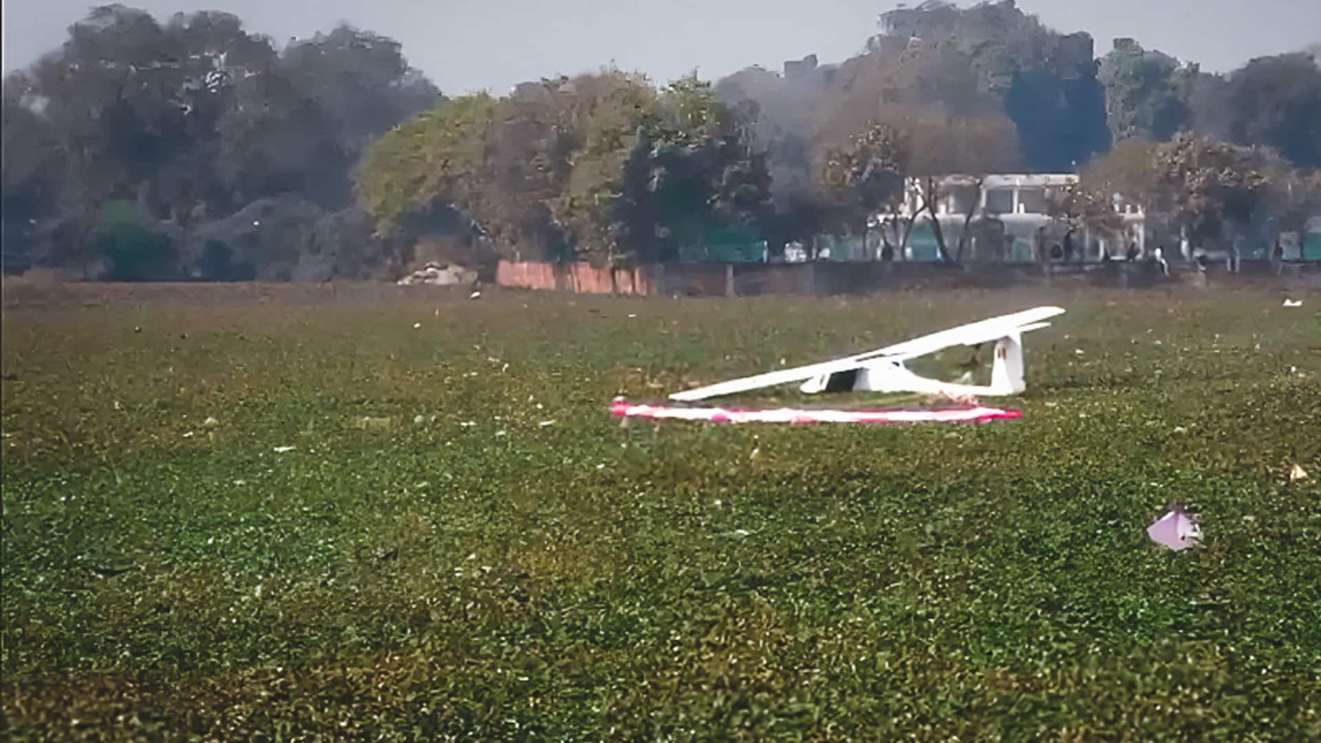 उत्तर प्रदेश के प्रयागराज में भारतीय वायुसेना का प्रशिक्षण विमान दुर्घटनाग्रस्त, सामने आया वीडियो