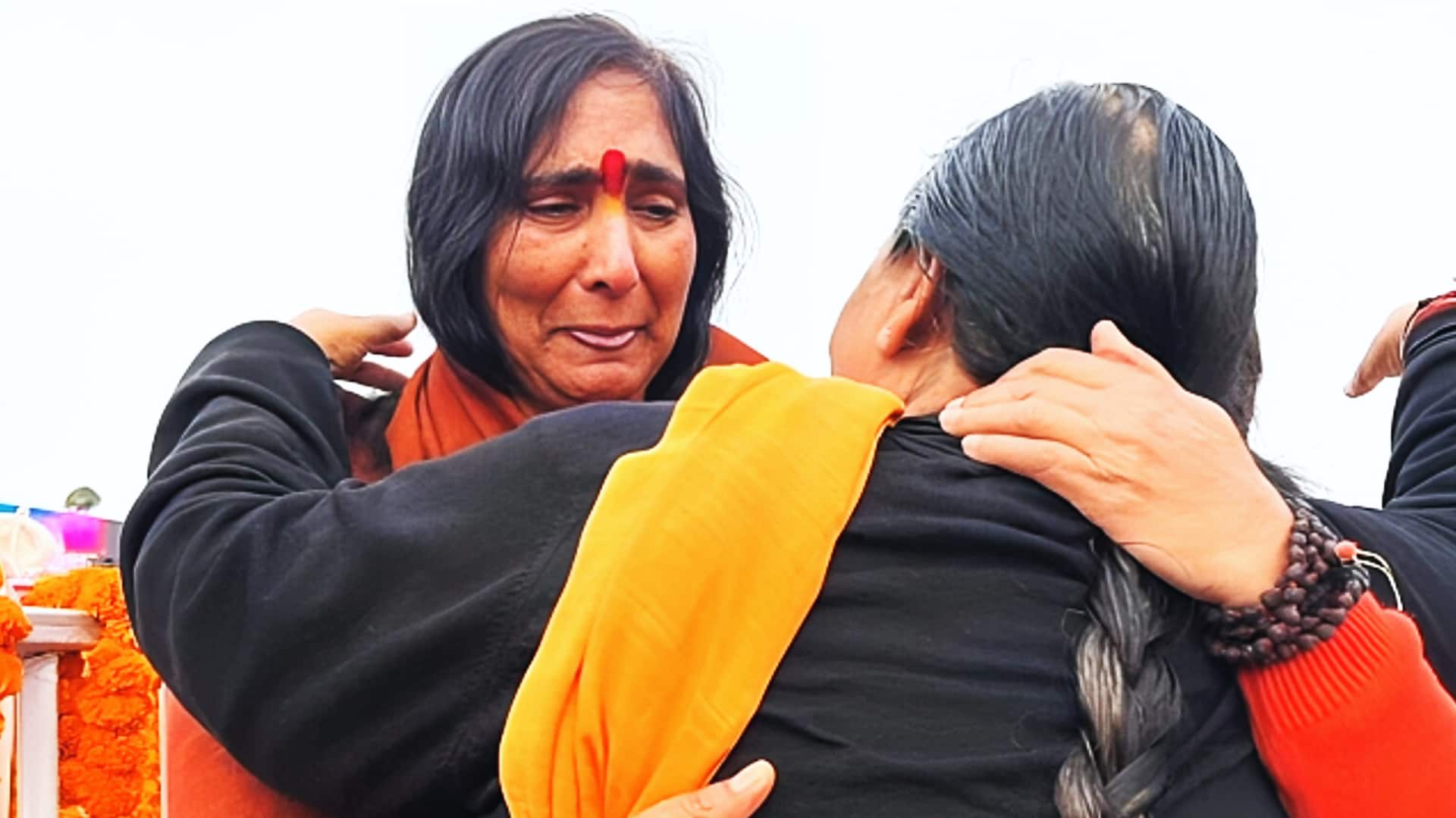 राम मंदिर के उद्घाटन पर गले लगकर रो पड़ीं उमा भारती समेत 3 साध्वी, देखें वीडियो
