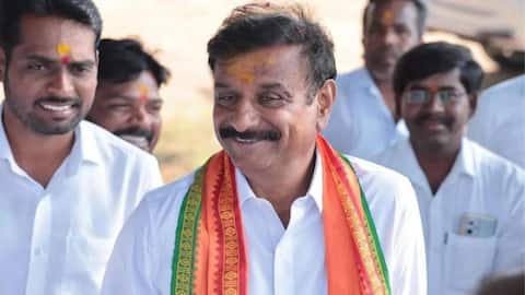 BRS विधायक ने गणतंत्र दिवस पर फहरा दिया उल्टा तिरंगा, सामने आया वीडियो