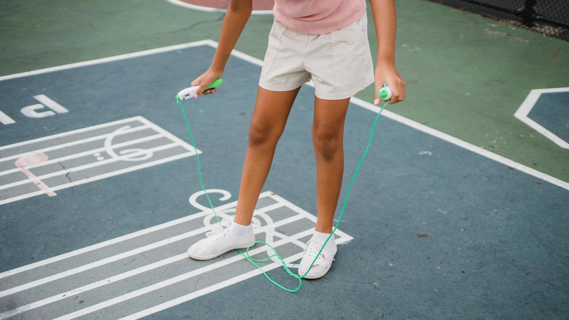 स्किपिंग बनाम जंपिंग जैक्स: शरीर का संतुलन सुधारने के लिए इनमें से कौन-सी एक्सरसाइज है बेहतर?