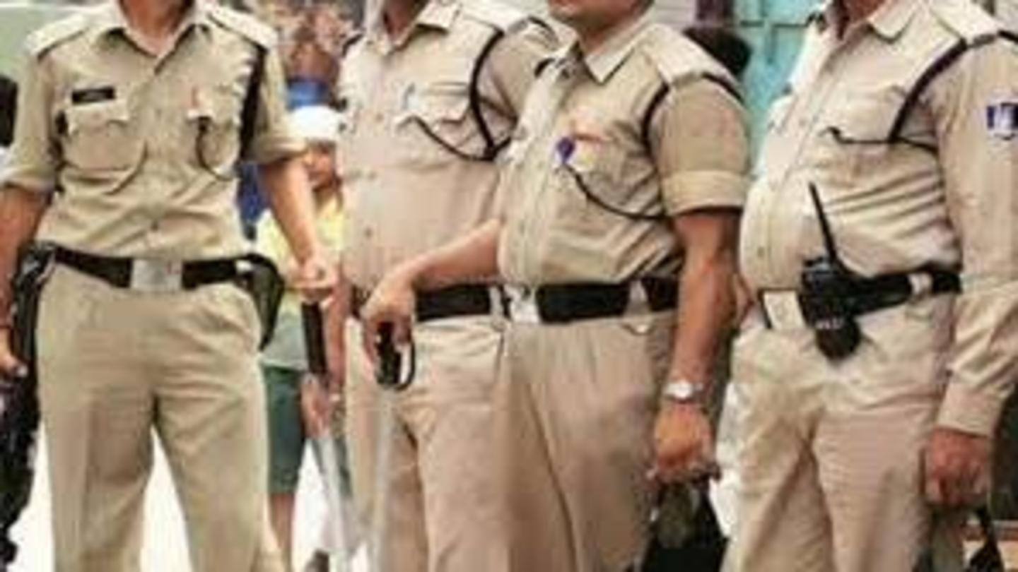 पुलिस ने पांच लोगों को किया गिरफ्तार पुलिस ने पांच लोगों को किया गिरफ्तार