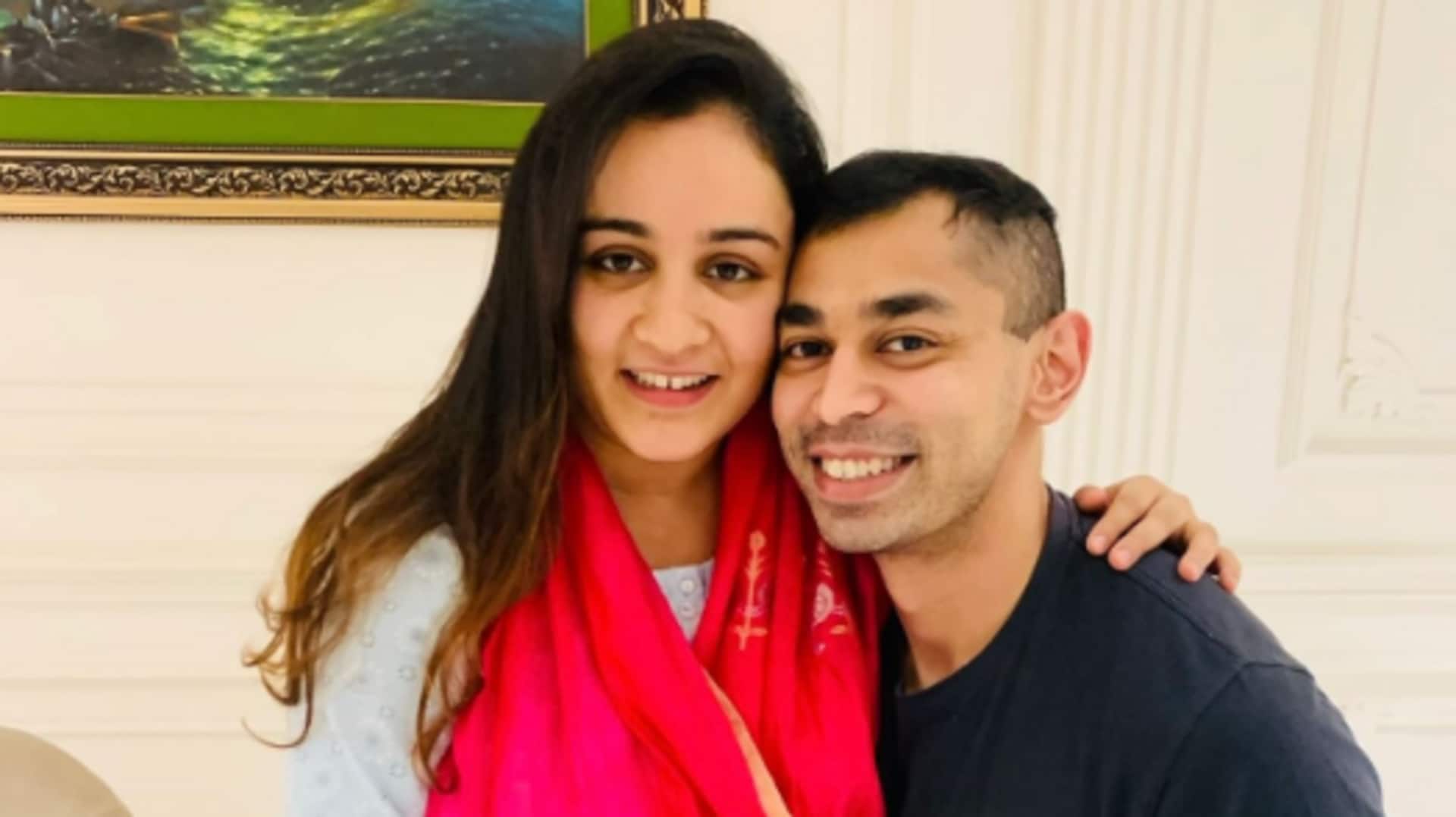 मुलायम सिंह के छोटे बेटे प्रतीक यादव अब अपनी पत्नी अपर्णा को नहीं देंगे तलाक