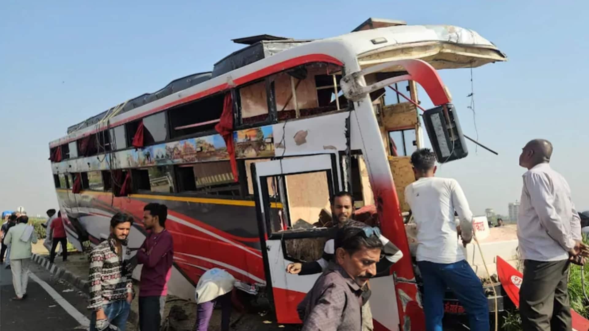 राजस्थान के कोटा में स्लीपर बस पलटी, खिड़की से बाहर गिरे यात्रियों को ट्राले ने कुचला