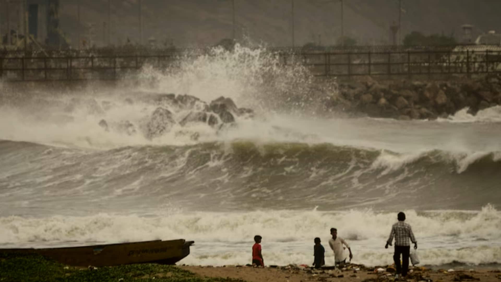 खतरनाक होता जा रहा चक्रवात मोंथा, 9 राज्यों में दिखेगा असर 