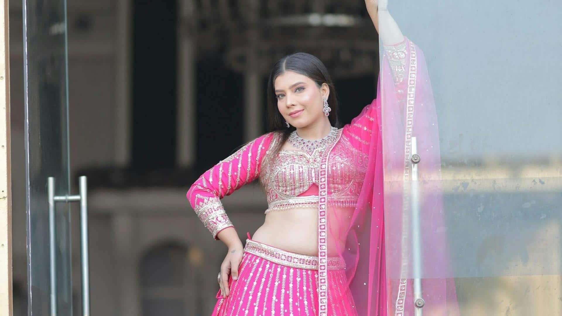 बहन की शादी में फ्लोरल लहंगा पहनने वाली हैं? इसे ऐसे करें स्टाइल