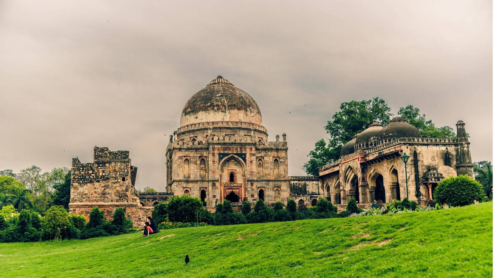 भारत के 5 मशहूर मकबरे, इतिहास के शौकीन हैं तो एक बार जरूर करें इनकी यात्रा