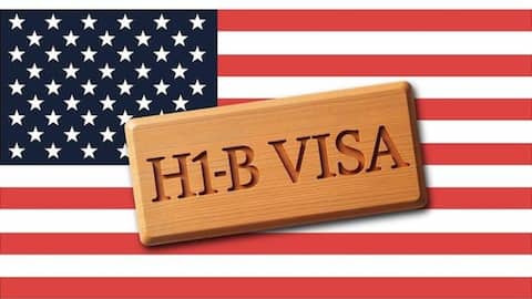 डोनाल्ड ट्रंप ने H-1B वीजा शुल्क का एक वर्ष के लिए और किया विस्तार