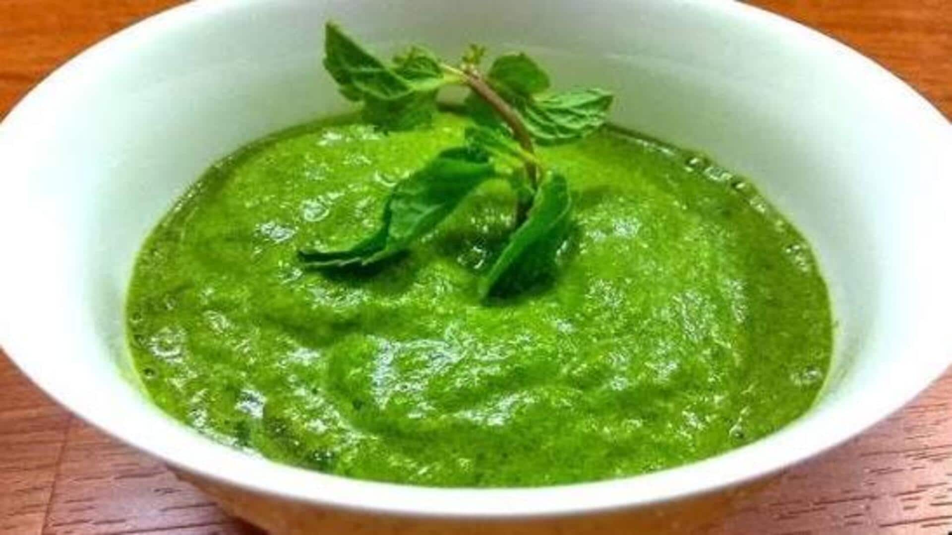 खाने के स्वाद को बढ़ाने के साथ-साथ सेहत के लिए भी फायदेमंद है धनिया-पुदीने की चटनी