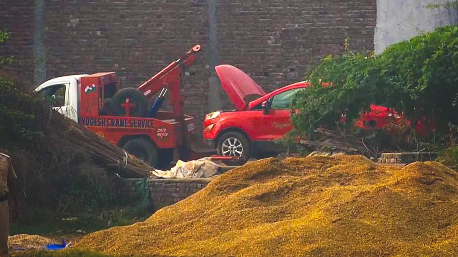 दिल्ली विस्फोट मामले में अब ब्रेजा कार की तलाश, इकोस्पोर्ट चलाने वाला फहीम हिरासत में 