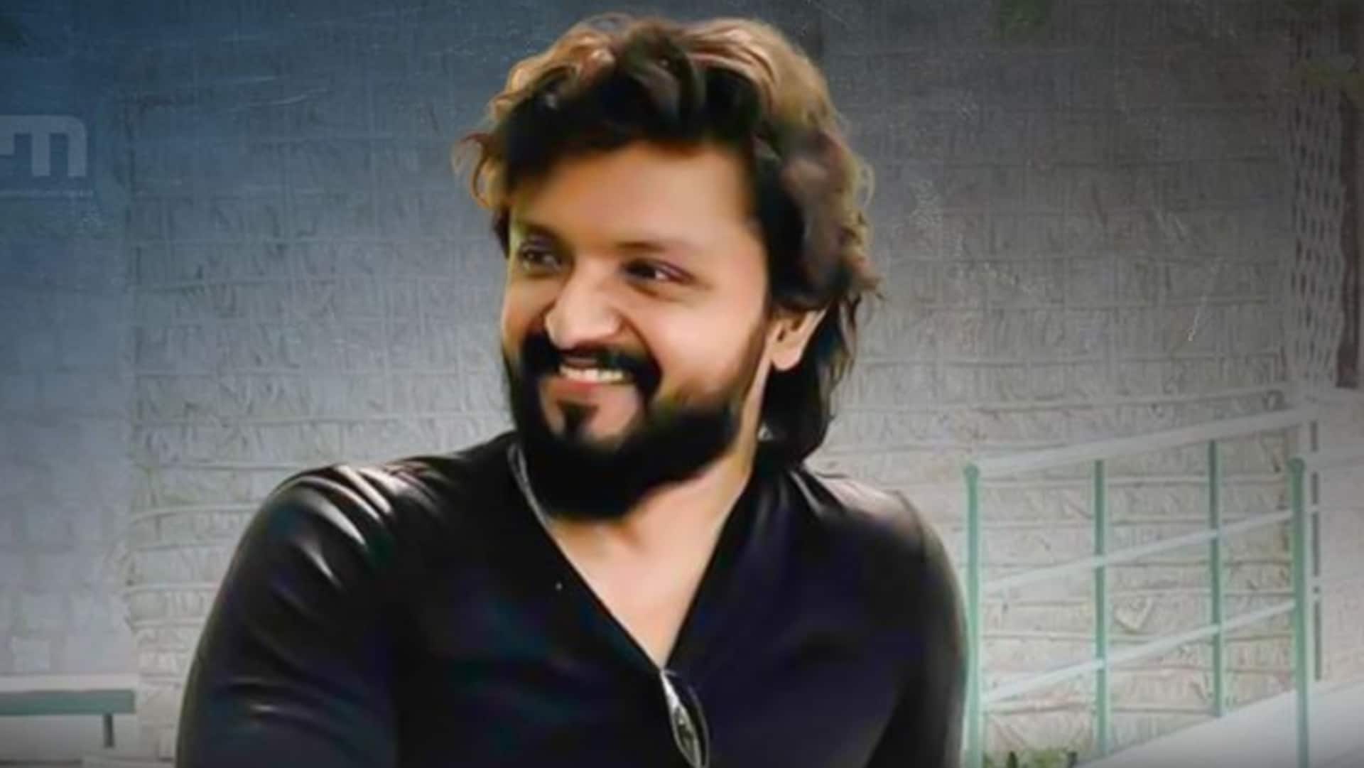 कार्डिएक अरेस्ट से मंच पर गिरे अभिनेता राजेश केशव कौन हैं? मशीन से चल रही सांस कार्डिएक अरेस्ट से मंच पर गिरे अभिनेता राजेश केशव कौन हैं? मशीन से चल रही सांस