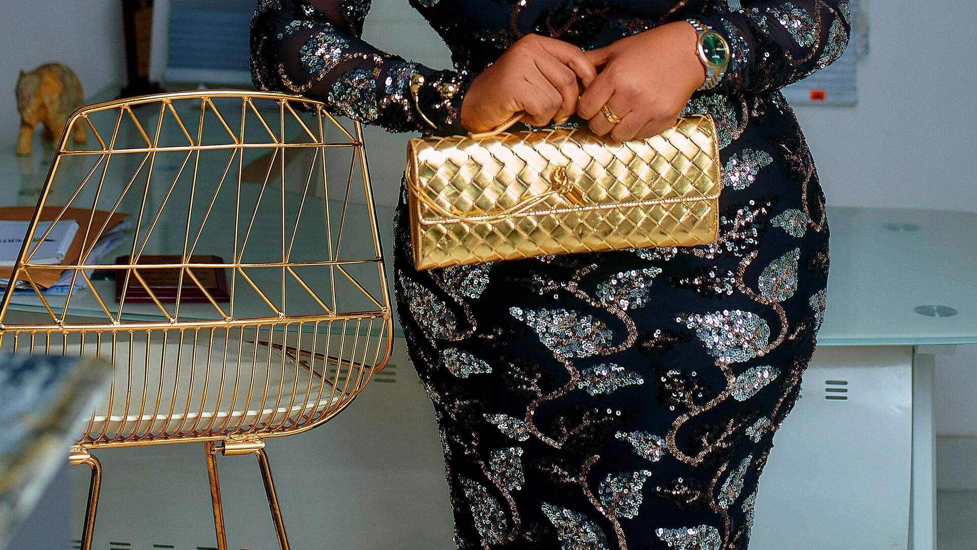 सर्दियों के दौरान इन 5 सेक्विन क्लच को बनाएं अपने पार्टी लुक का हिस्सा