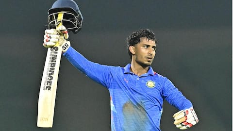 विजय हजारे ट्रॉफी के एक संस्करण में 800 से अधिक रन बनाने वाले बल्लेबाज