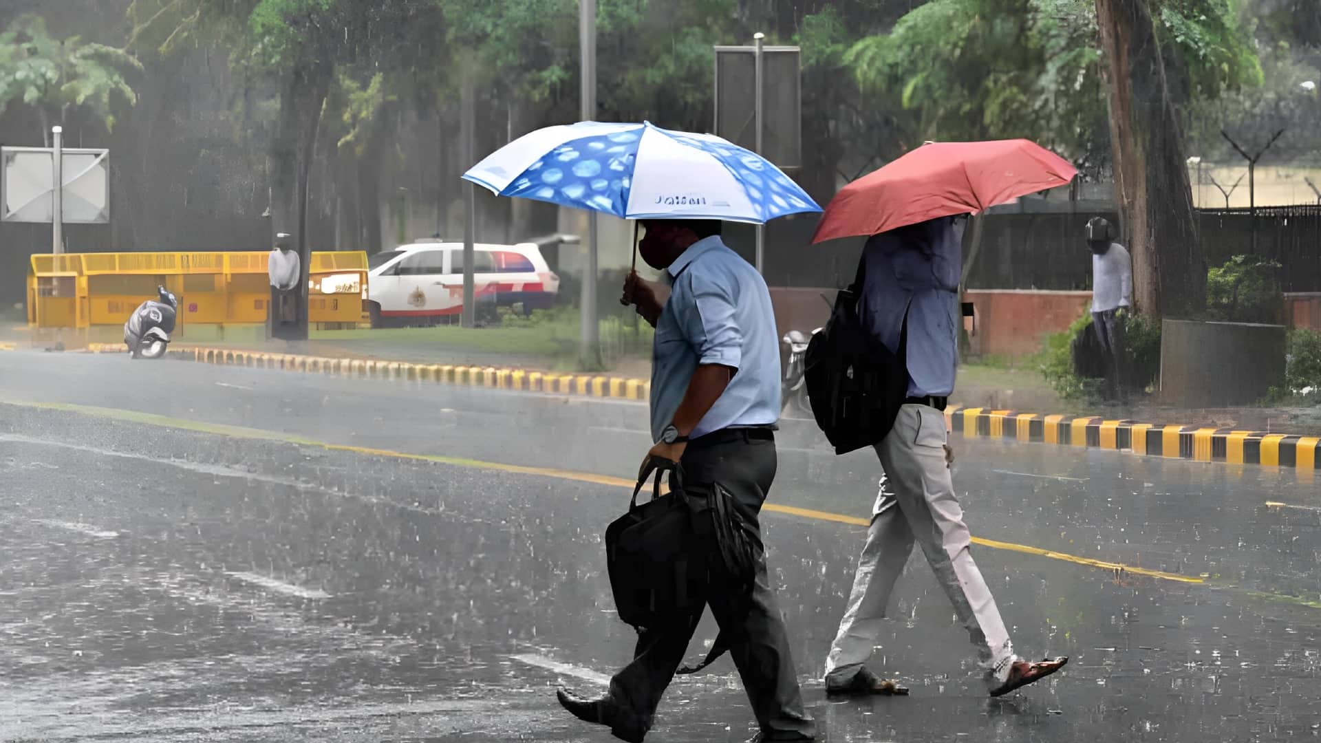 दिल्ली समेत 12 राज्यों में अंधड़-बारिश का अलर्ट, पारा 40 डिग्री के पार