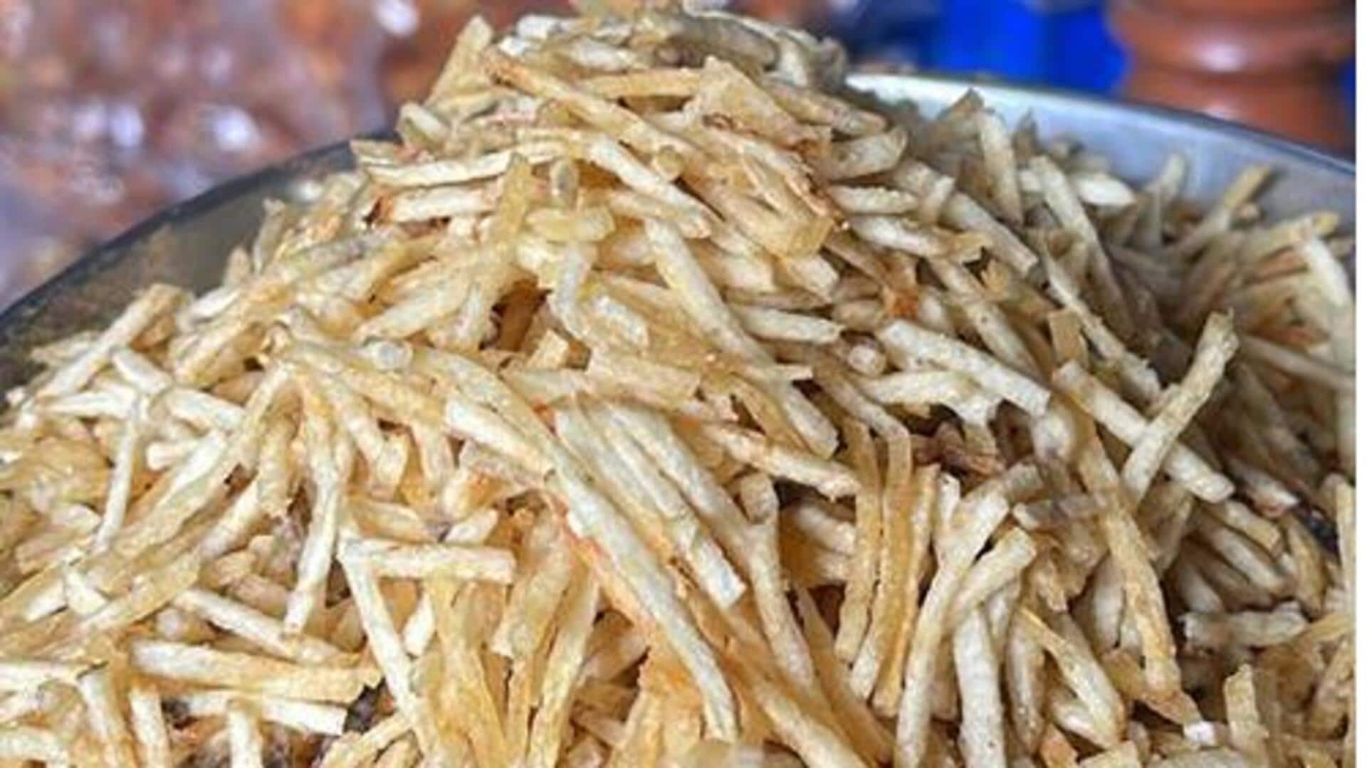 सावन के दौरान कैसे बनाया जा सकता है आलू लच्छा नमकीन? जानिए रेसिपी