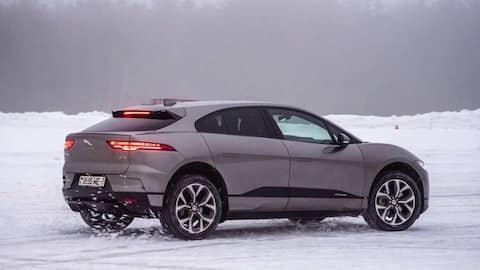 क्यों सर्दी के कारण गिर जाता है कार का माइलेज? इन तरीकों से होगा बेहतर