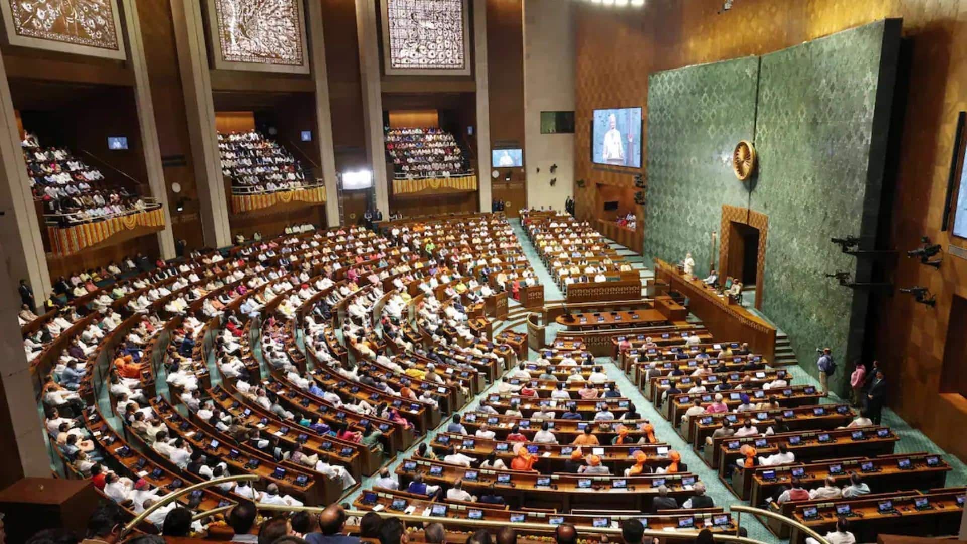 संसद शीतकालीन सत्र: SIR पर विपक्ष का जोरदार हंगामा, लोकसभा और राज्यसभा मंगलवार तक स्थगित