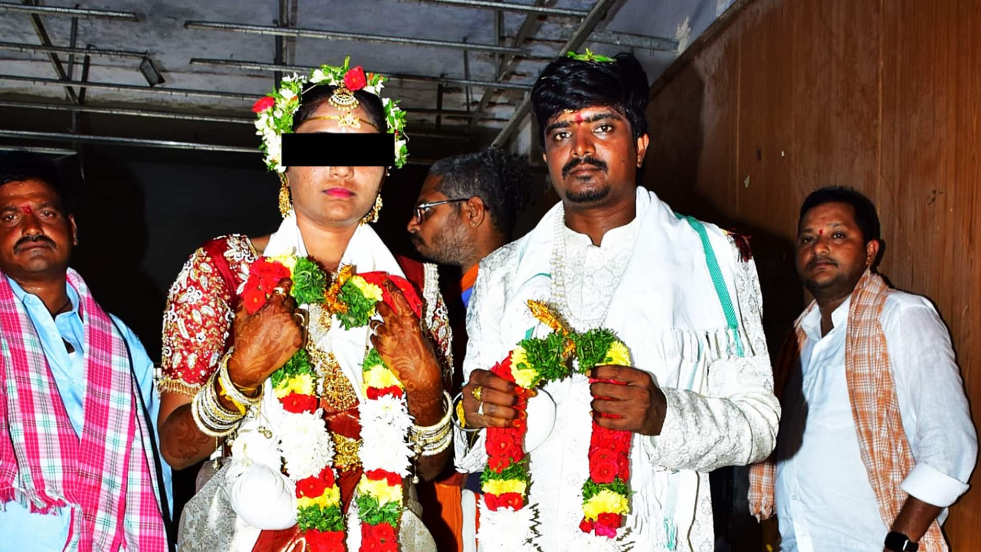 आंध्र प्रदेश में राजा रघुवंशी जैसा मामला: शादी के बाद पति लापता, नहर में शव मिला आंध्र प्रदेश में राजा रघुवंशी जैसा मामला: शादी के बाद पति लापता, नहर में शव मिला