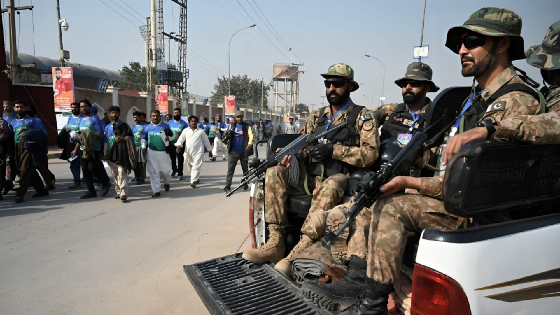 पाकिस्तान में बलूच विद्रोहियों ने 12 जगह हमलेे किए, 80 से अधिक की मौत